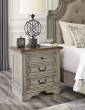 Load image into Gallery viewer, Lodenbay - Antique Gray - Three Drawer Night Stand