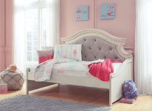 Load image into Gallery viewer, Realyn - Chipped White - Twin Day Bed with Storage