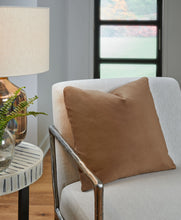 Load image into Gallery viewer, Gariland - Pillow
