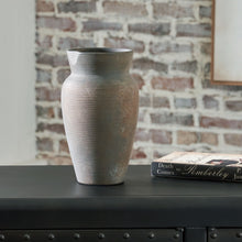 Load image into Gallery viewer, Brickmen - Vase