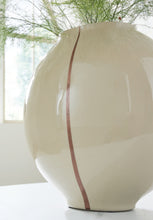Load image into Gallery viewer, Sheabourne - Vase