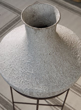 Load image into Gallery viewer, Estonbank - Vase