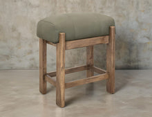 Load image into Gallery viewer, Balam - Stool