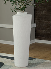Load image into Gallery viewer, Flurinworth - Vase