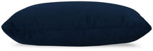 Load image into Gallery viewer, Gariland - Pillow