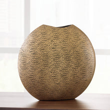 Load image into Gallery viewer, Iansboro - Vase