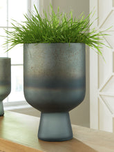Load image into Gallery viewer, Pennmore - Vase