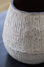 Load image into Gallery viewer, Claymount - Vase