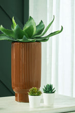 Load image into Gallery viewer, Avalyah - Medium Vase