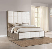 Load image into Gallery viewer, Durango - Wood Panel Bed