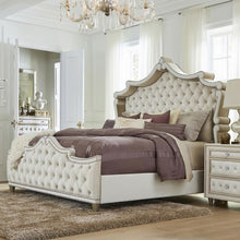 Load image into Gallery viewer, Antonella - Upholstered Panel Bed