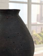 Load image into Gallery viewer, Hannela - Vase