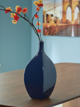 Load image into Gallery viewer, Abtinson - Vase