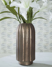 Load image into Gallery viewer, Briarcott - Vase