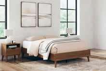 Load image into Gallery viewer, Fordmont - Platform Bed