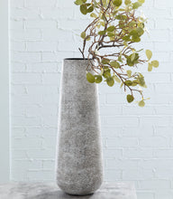 Load image into Gallery viewer, Fynn - Vase
