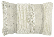 Load image into Gallery viewer, Standon - Pillow