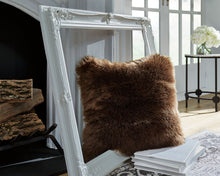 Load image into Gallery viewer, Bellethrone - Pillow