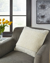 Load image into Gallery viewer, Rowcher - Pillow